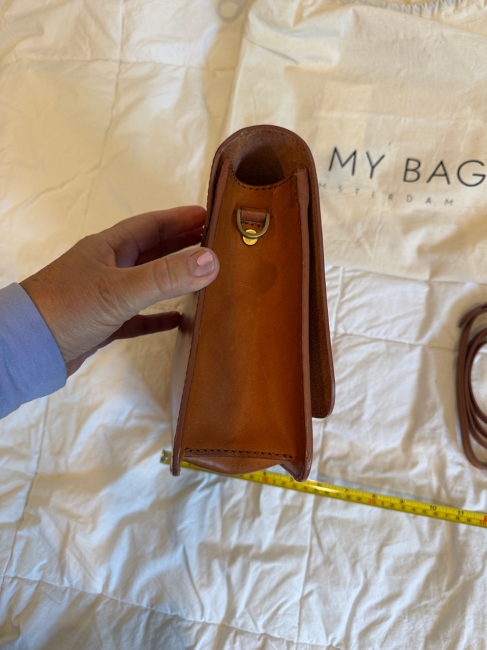 Women's Tan Leather Crossbody Bag with Removable Strap - Picture 5 of 9
